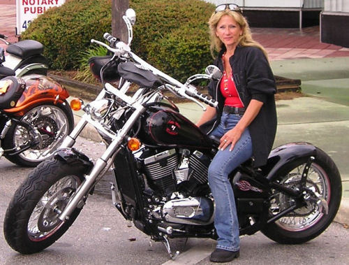 Motorcycle Picture of the Week for Women - 2005 Kawasaki Vulcan 800 Bobber