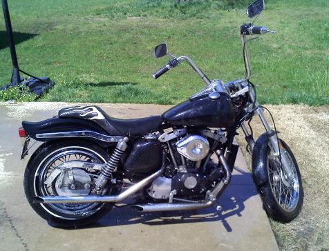 Motorcycle Picture of a 1973 Harley-Davidson Iron Head