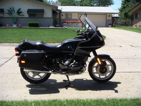 Motorcycle Picture of a 1994 BMW R100RT