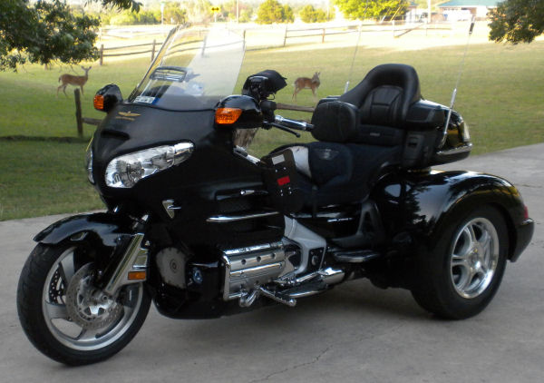 Motorcycle Picture of a 2006 Honda Gold Wing GL1800 w/Champion Trike Kit