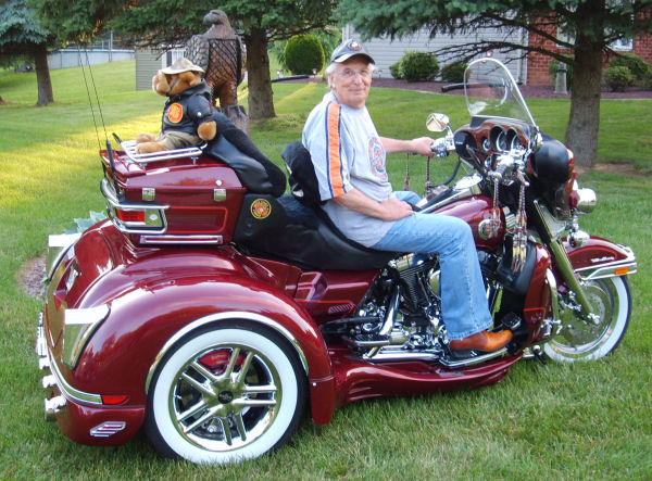 Motorcycle Picture of a 2001 Harley-Davidson FLHTCUI Trike