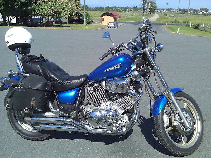 Motorcycle Picture of a 1995 Yamaha Virago 750