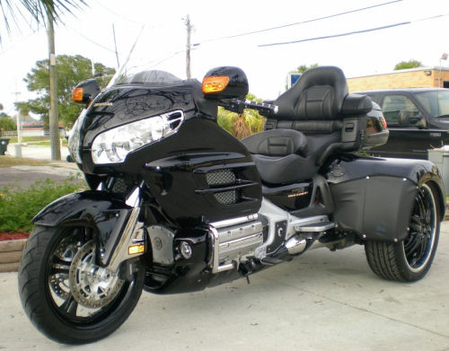 Motorcycle Picture of a 2002 Honda Gold Wing w/Trikeshop kit