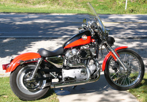 Motorcycle Picture of a 2000 Harley-Davidson Sportster 883 Custom