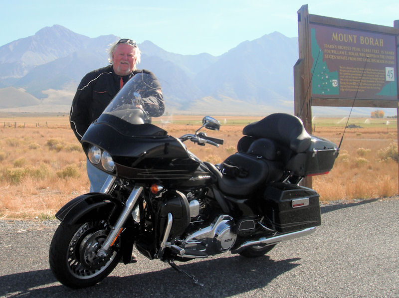 Motorcycle Picture of the Week for Men on Motorcycles - 2013 Harley-Davidson Road Glide Ultra