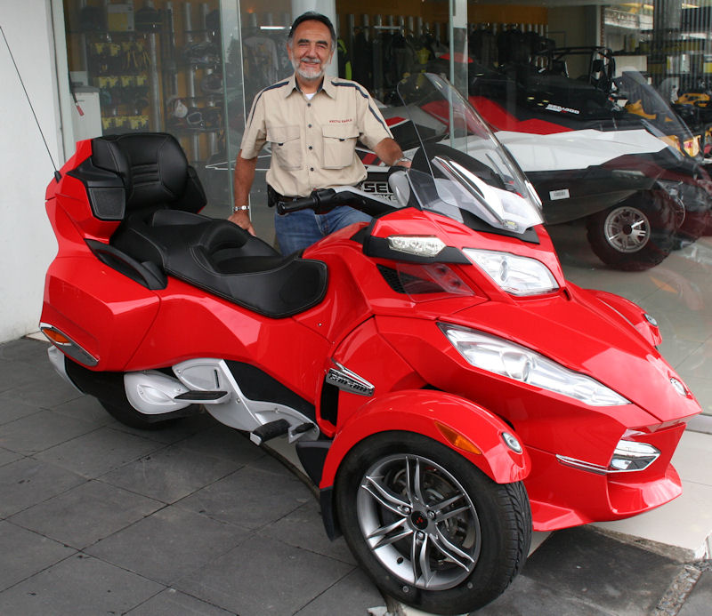 Motorcycle Picture of the Week for Trikes Only - 2013 Can-Am Spyder RT Roadster